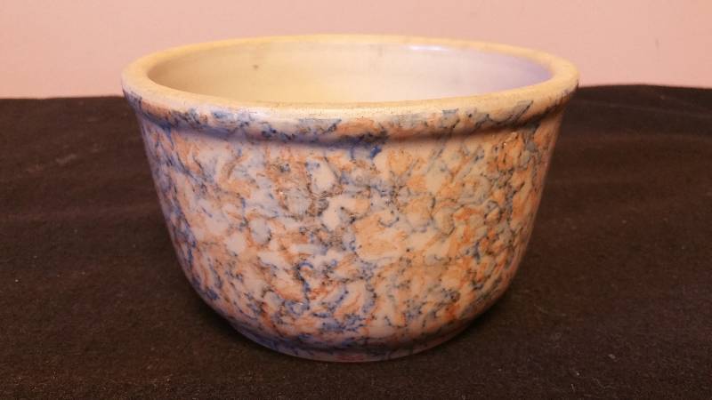 lot 2 image: 7 Antique Red Wing Spongeware Bowl