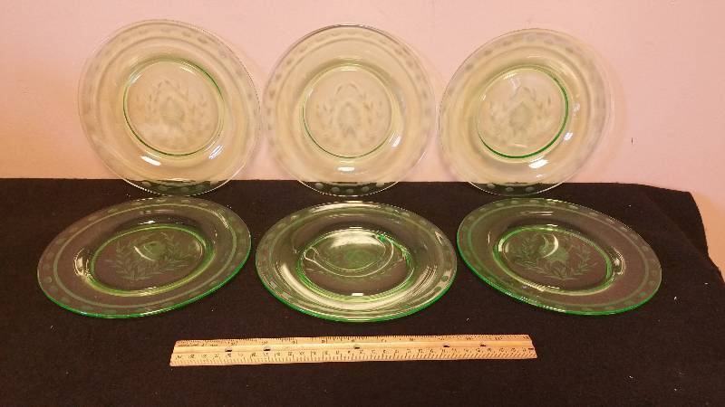 lot 19 image: Green Depression (6) Dinner Plates