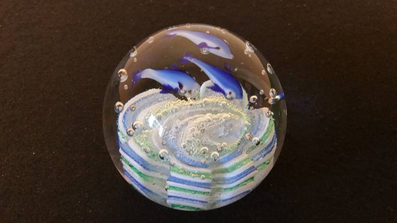 lot 26 image: Beautiful Dolphin Art Glass Paperweight