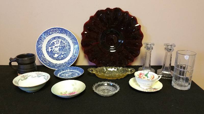 lot 33 image: Blue & White, Ruby Platter, Antique Porcelain, Etc.