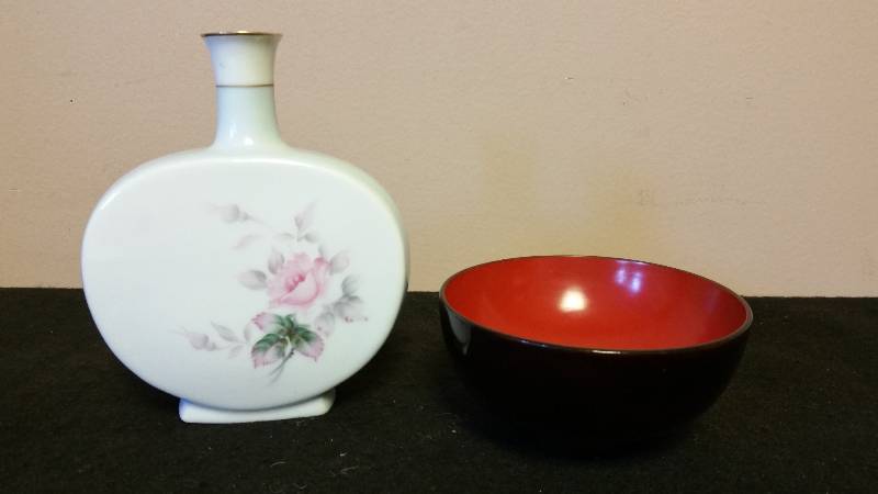 lot 35 image: Occupied Japan Porcelain & Wooden Items