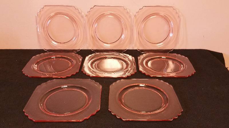 lot 15 image: Pink Depression Glass (8) Piece Set
