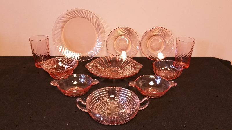 lot 16 image: Pink Depression (11) Piece Set