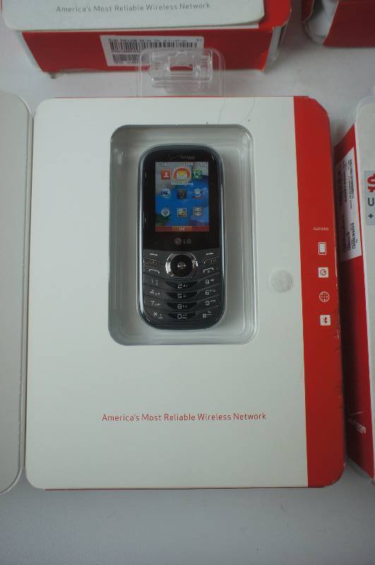 lot 444 image: Lot of 4 Verizon Cosmos 3 pre-paid Cell phones