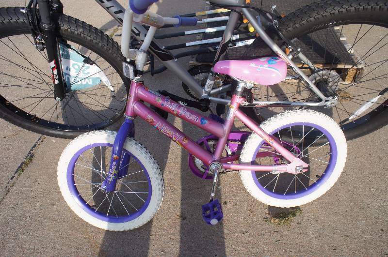 lot 526 image: Lot of (2) Bicycles