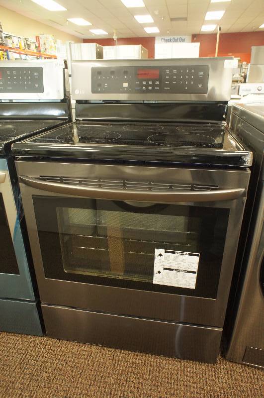 lot 4 image: NEW - LG LRE3083BD 30 Black Stainless Steel Electric Smooth-top Range - Convection Oven