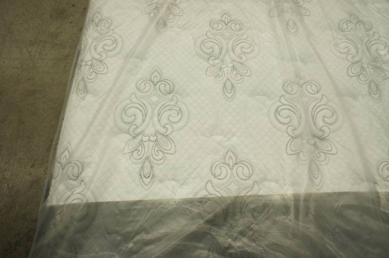 lot 17 image: NEW - Queen Size - Serta Perfect Sleeper - Gentle Mist - Queen Mattress