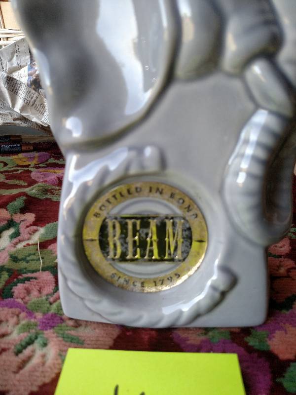 lot 16 image: Jim Beam Republican Decanter & Ashtray