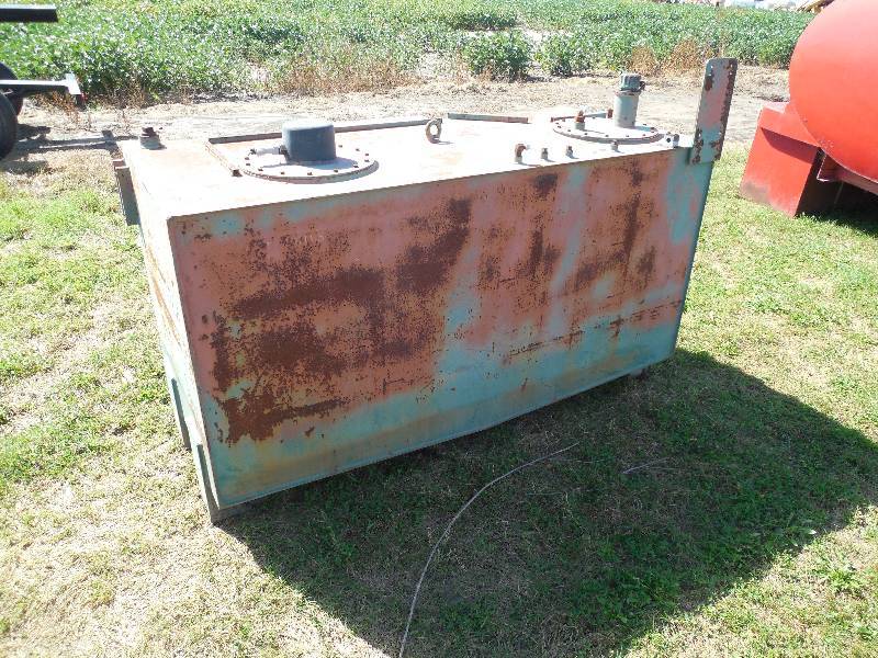 lot 8 image: METAL LIQUID TANK