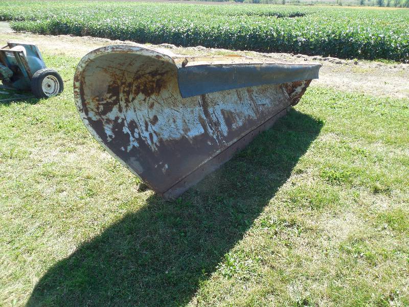 lot 13 image: 10 FOOT HEAVY DUTY SNOW PLOW
