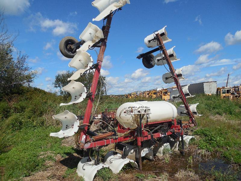 lot 17 image: 3 PT 36 RED BALL HOODED SPRAYER