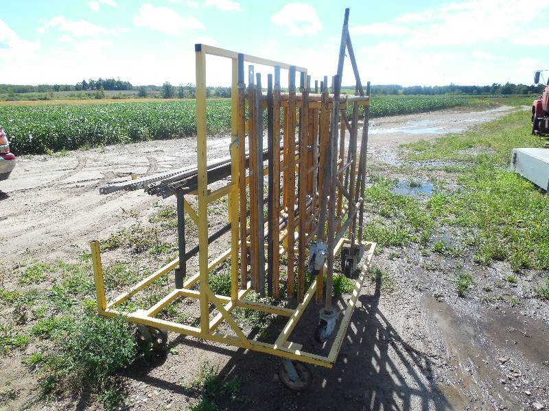 lot 21 image: SCAFfOLDING  SECTIONS WITH RACK