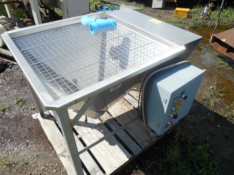 lot 25 image: STAINLESS STEEL TANK BIN