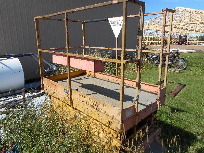 lot 26 image: ELECTRIC SKY WITCH  SKY JACK  MAN LIFT