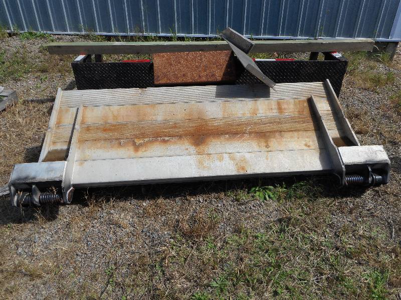 lot 28 image: TOMMY LIFT GATE