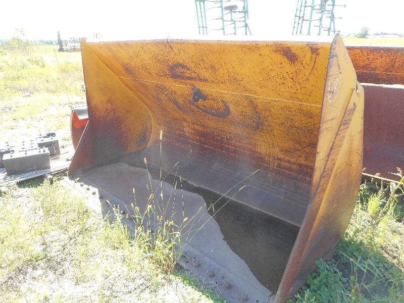 lot 31 image: JOHN DEERE LOADER BUCKET 644E ACS QUICK ATTACH
