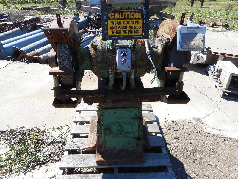 lot 37 image: INDUSTRIAL GRINDER