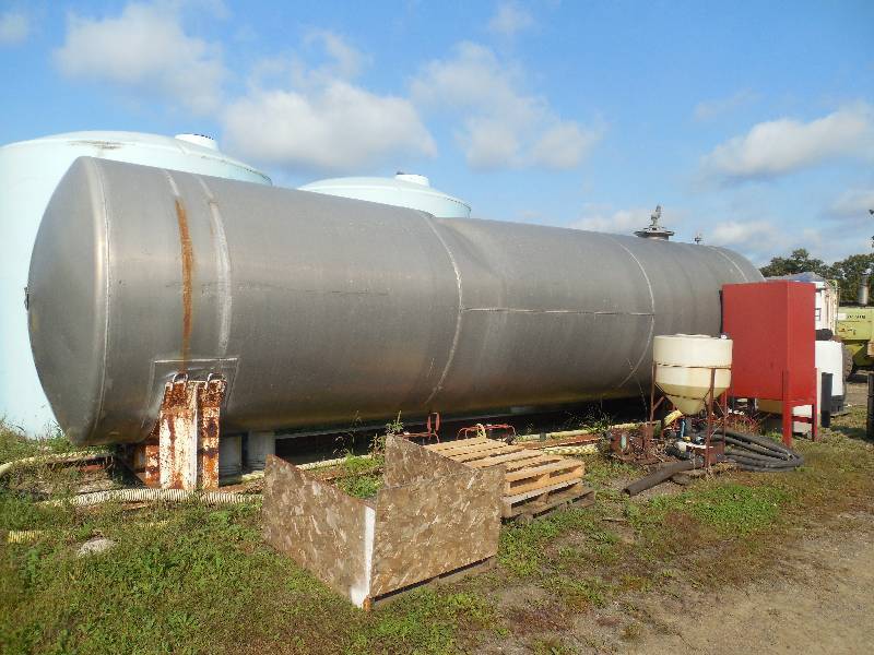lot 51 image: 15,000 GALLON  ALUMINUM TANK WITH STAND