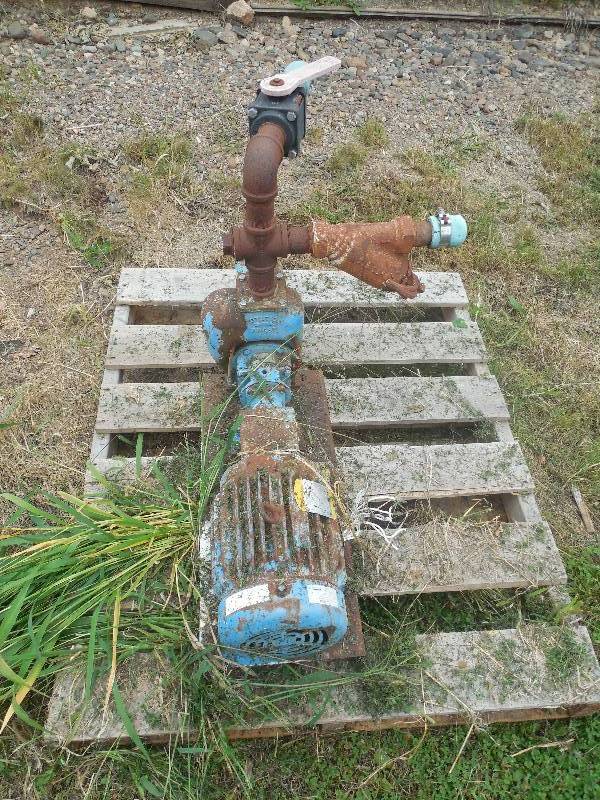 lot 63 image: ELECTRIC 240V PUMP WITH HOSES