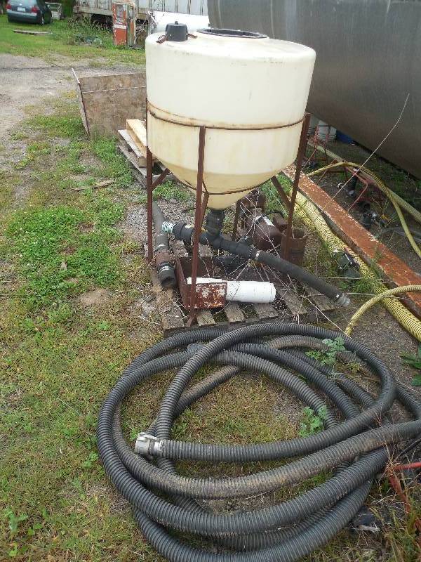 lot 65 image: TRANSFER PUMP WITH POLY HOPPER TANK AND HOSES