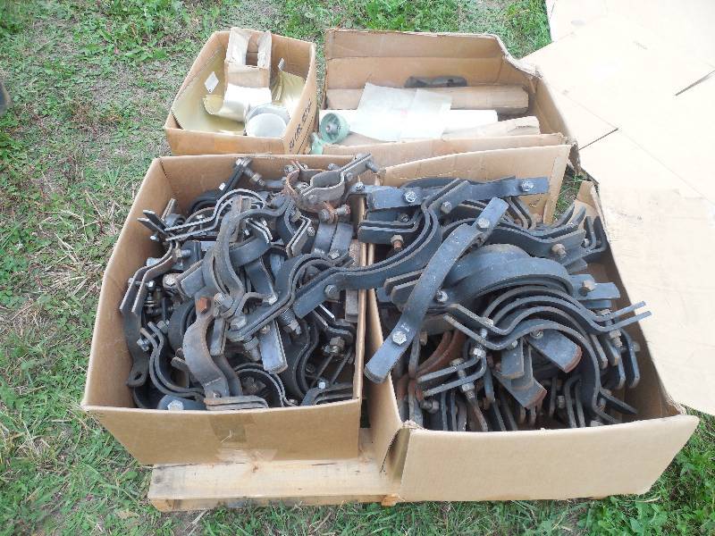 lot 73 image: PALLET LOT OF METAL BRACKETS & MISC