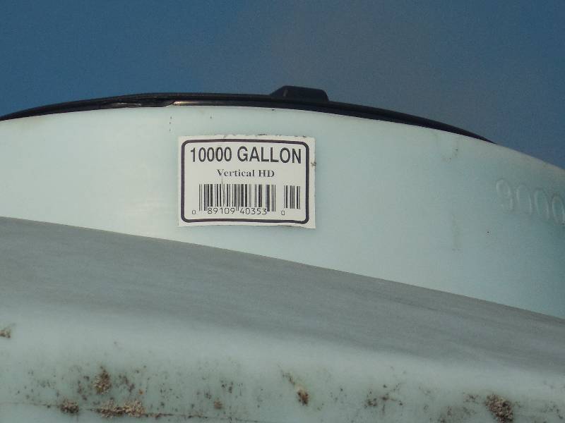lot 50 image: 10,000 GALLON VERTICAL POLY TANK FLAT BOTTOM