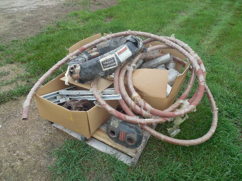 lot 83 image: PALLET LOT METAL FITTINGS & HYD HOSE