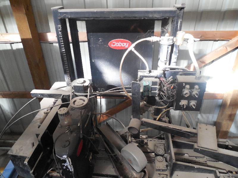 lot 22 image: DUBOY STITCHING SEWING BAG MACHINE