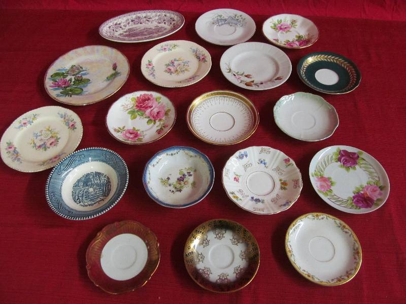 lot 3 image: Decorative Plates
