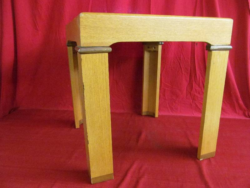 lot 60 image: End Table