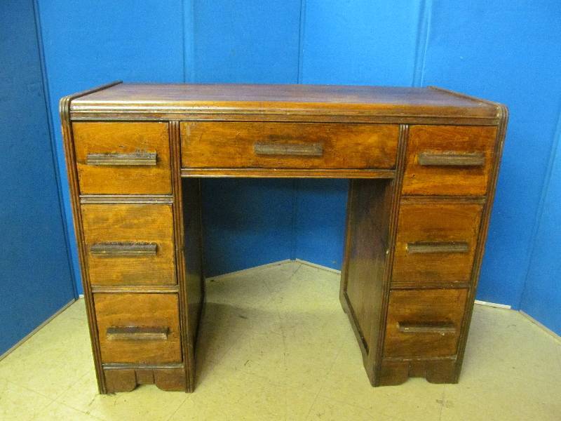 lot 62 image: Vintage Desk