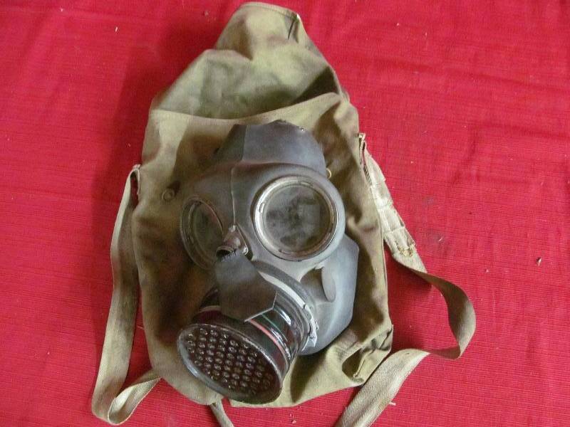 lot 76 image: Vintage Gas Mask