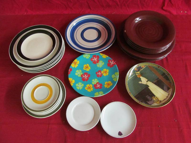 lot 83 image: Stoneware PlatesSaucers