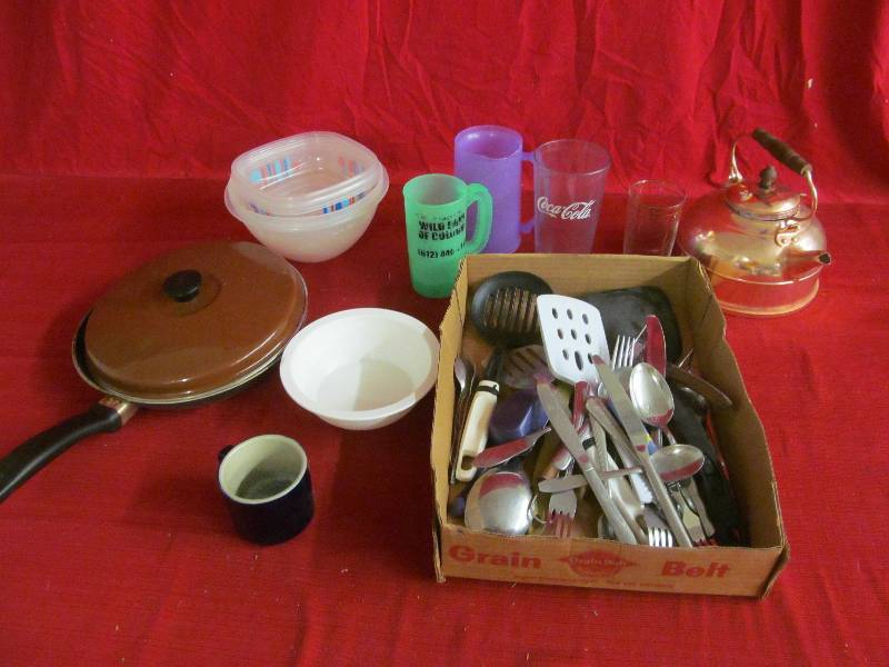 lot 84 image: FlatwareGlassesTea Kettle