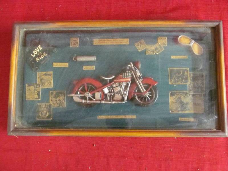 lot 91 image: Shadow Box