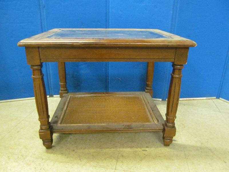 lot 100 image: End Table
