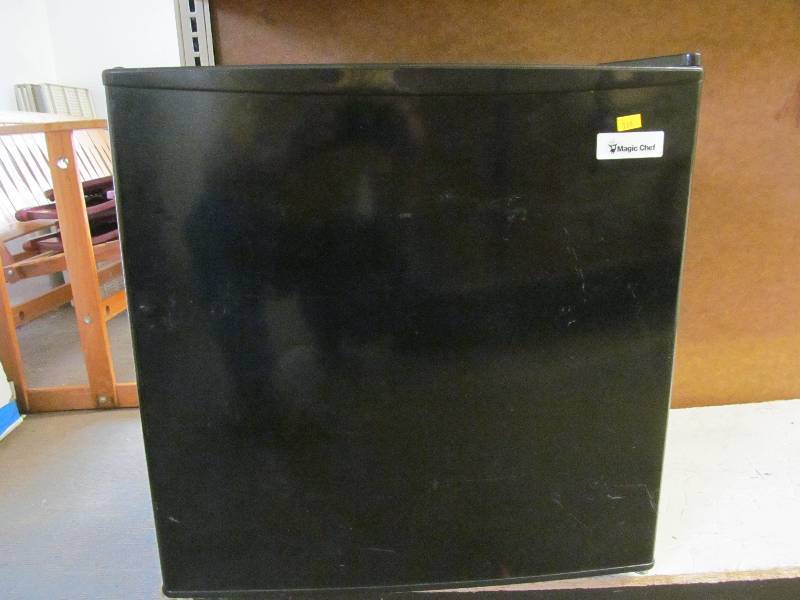 lot 114 image: Magic Chef Refrigerator