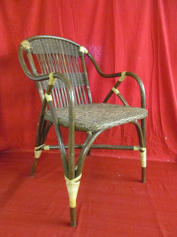 lot 142 image: vintage wicker chair