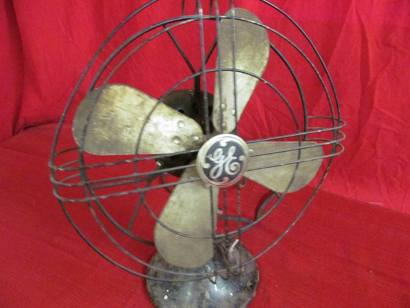 lot 156 image: vintage GE table fan