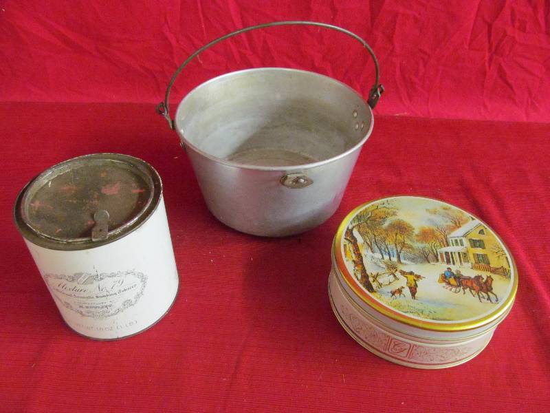lot 161 image: H.Sutliff No. 79 smoking tobacco tin