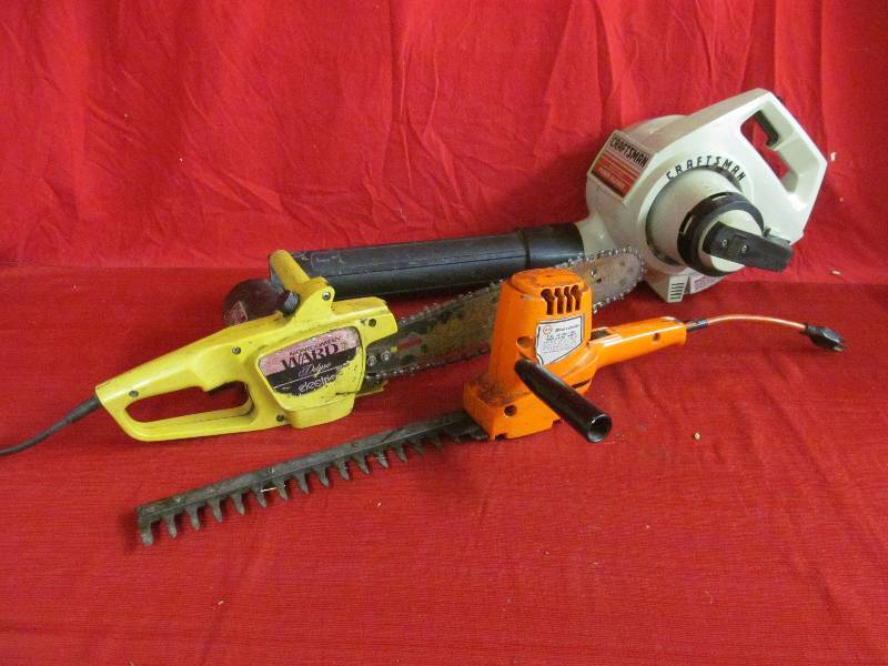 lot 165 image: Craftsman electric power blower, shrub and hedge trimmer chainsaw