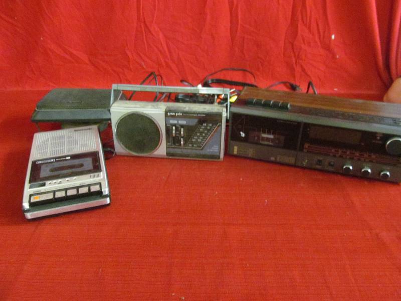 lot 171 image: Panasonic recorder,LXI alarm clock radio