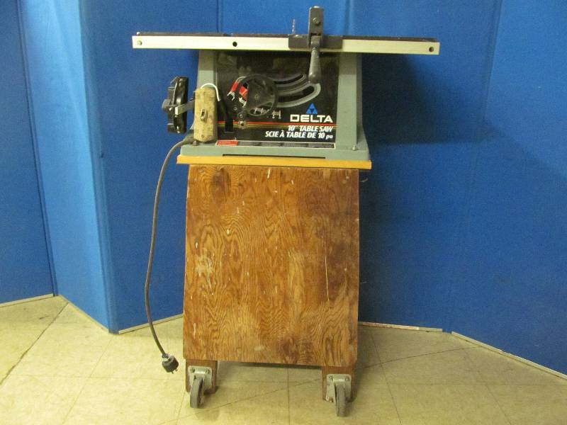 lot 177 image: Delta 10 table saw