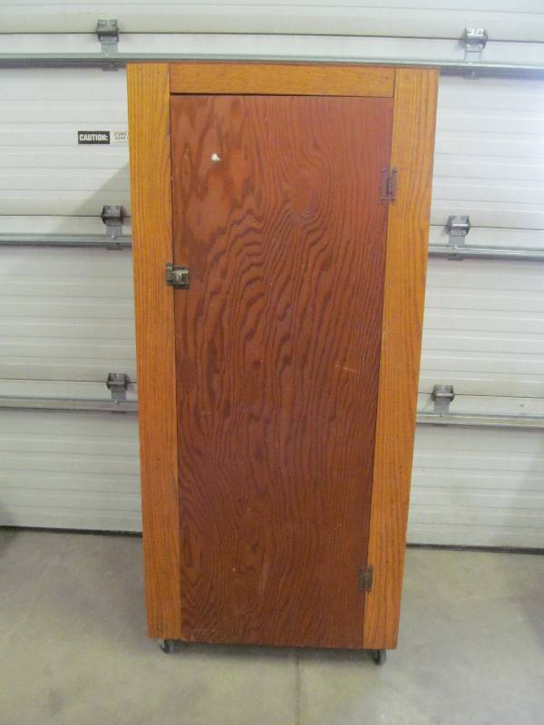 lot 173 image: cabinet