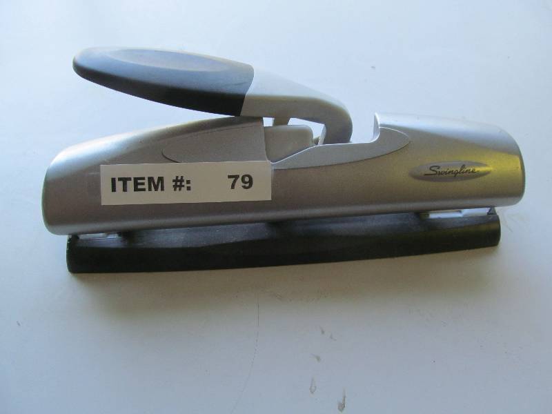 Swingline 3 hole punch