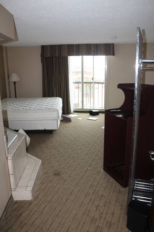 lot 606 image: Contents of Room #606