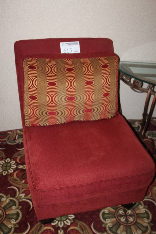 lot 615 image: Living Room Chair