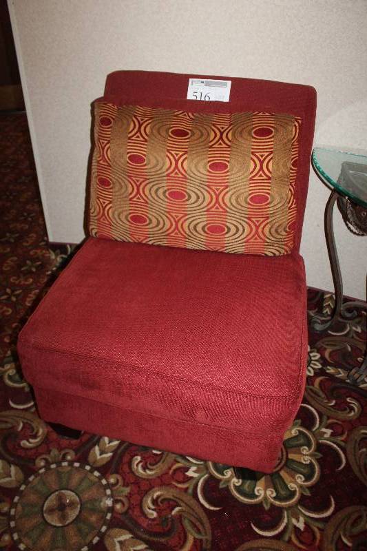 lot 516 image: Living Room Chair