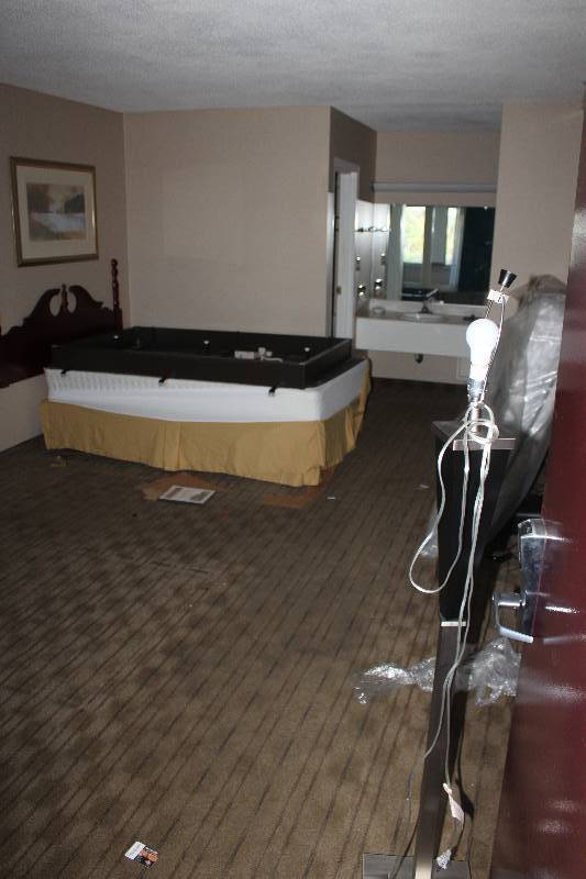 lot 105 image: Contents of Room #105
