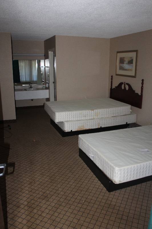 lot 131 image: Contents of Room #131